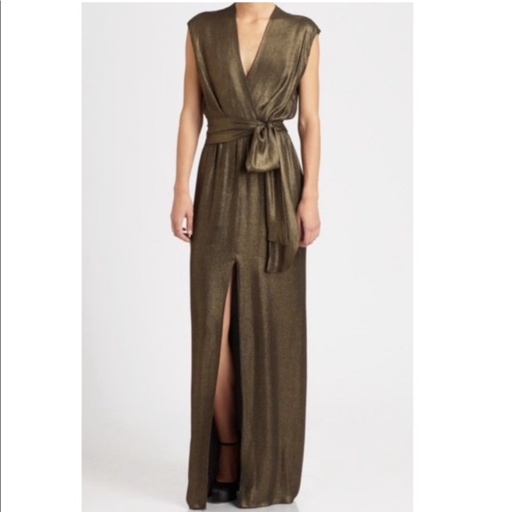 L'AGENCE Gold Gown with V-Neck and Sleeveless Design